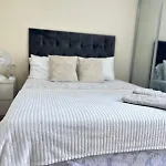 Barnes Flat, 2Bed 2Bath, Parking, Breakfast