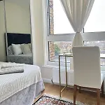 Barnes Flat, 2Bed 2Bath, Parking, Breakfast