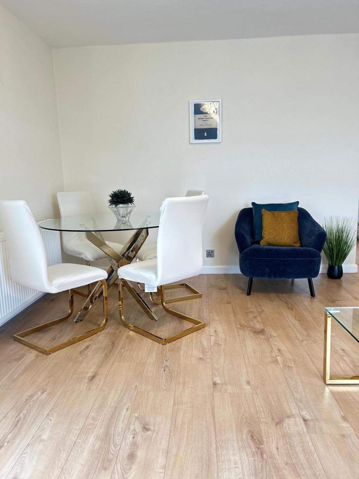 Barnes Flat, 2bed 2bath, Parking, Breakfast Appartamento
