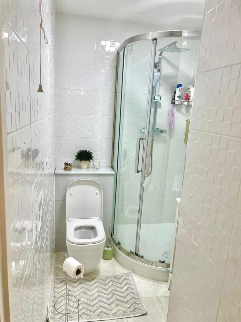 Barnes Flat, 2bed 2bath, Parking, Breakfast Appartamento